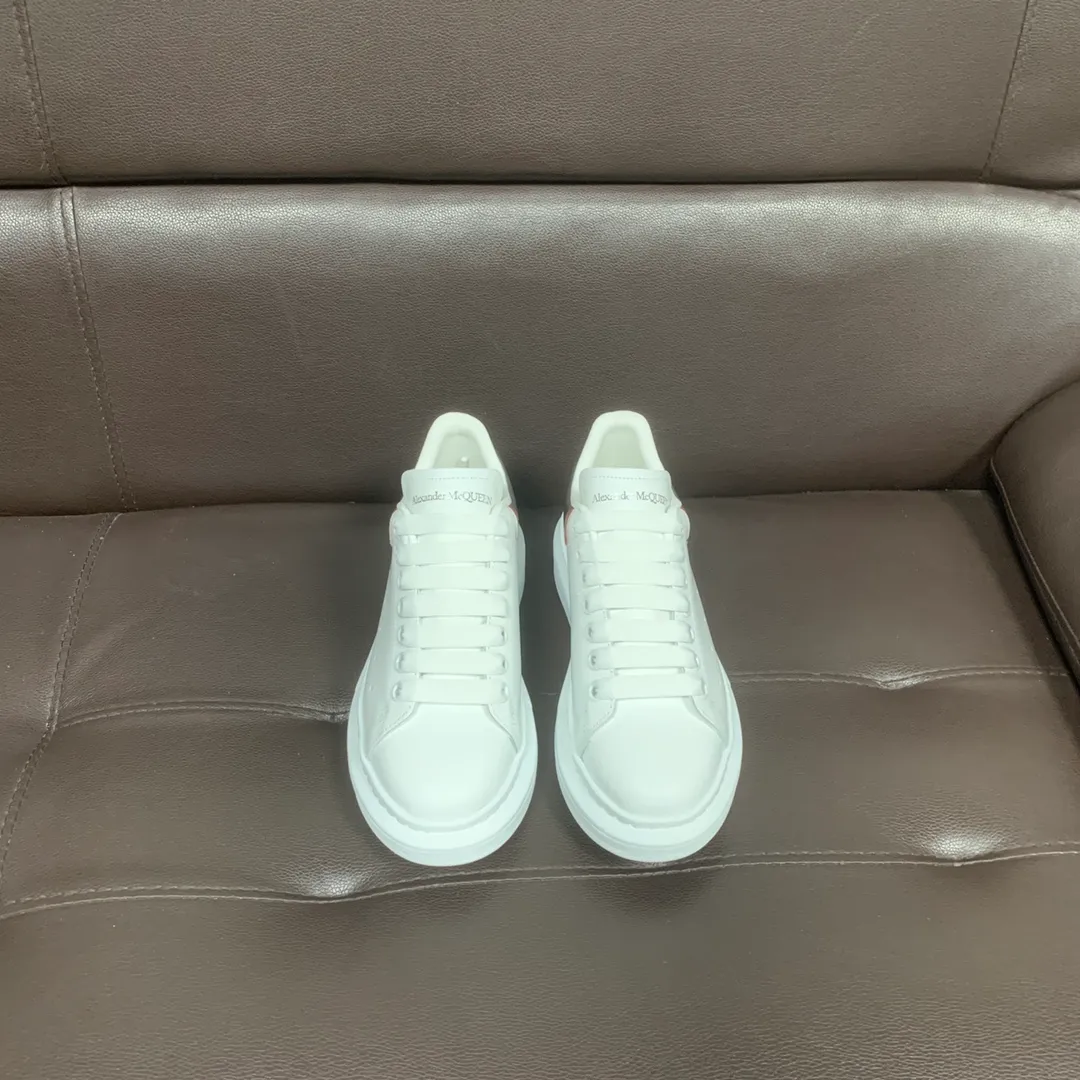 👟👟Ex-factory price 560👟👟 Professional McQueen factory. Top version. Couple style 👫 Alexander McQUEEN high version has been upgraded to the highest quality again✅ 💪McQueen Spring, Summer, Autumn and Winter top version Purchasing level✅ Recruiting national online and offline agents to join 🤝 🏆Fabric: Original materials imported from Italy. Texture, water-resistant and non-discoloring 🏆Inner lining: ️A-grade Italian imported lining resistant to dirt, sweat-absorbent, breathable and comfortable 🏆Foot pads: top-grade imported Italian super-soft cowhide leather 🏆Outsole: PU+counter 1:1 🏆Shoe box: original white box. Plus white flip cover for double-layer protection. Cloth bag. Handbag. Certificate of 1:1 mold opening, 4-piece set. Delivered with a pair of shoelaces. 🖕🏿🖕🏿🖕🏿You can choose any pair of shoelaces in any color of our factory 🏆Code number: women’s 34-41. men’s 38-46 🏆Special remarks (women’s size 34.40.41, men’s size 38.45.46 is customized, no returns or exchanges) Win-win cooperation🤝